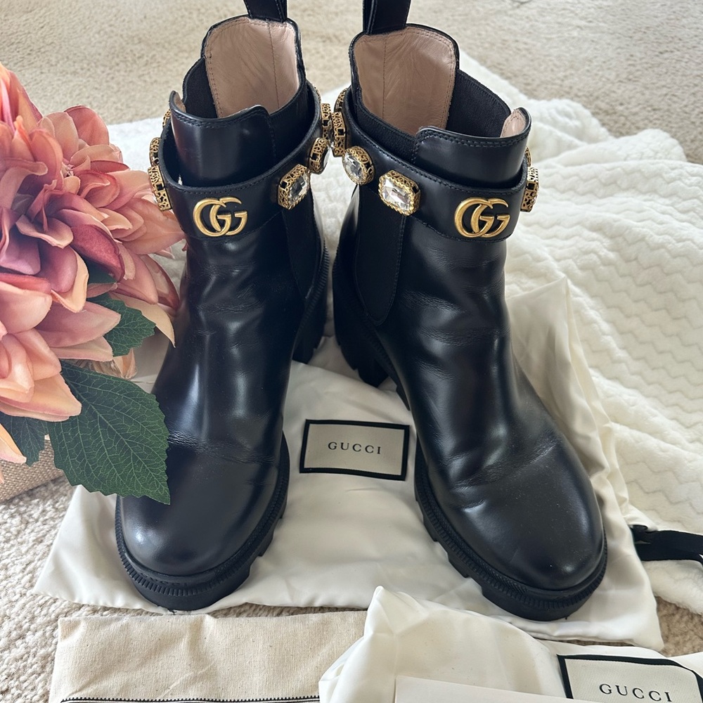 Gucci leather ankle boot with strap